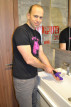 Adam umýva Fun Factory Bi Stronic FUSION