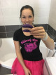 Dominika a We-Vibe Sync-et teszteli a fürdőszobában