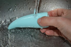 Masážny vibrátor s uškami Turquoise Diamond - umývanie
