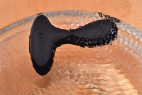 Vibrační anální kolík Pulsing Pleasure – v nádobě s vodou