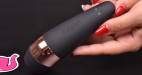 Satisfyer Pro 3 Vibration tlakový vibrátor, v ruce