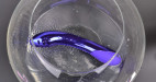Plastový vibrátor Purple Lightning, vibrácie v nádobe s vodou