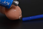 Sterilní lubrikační gel K–Y Jelly (82 g), aplikování