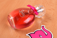 Parfém Obsessive Spicy – pohled na lahvičku zprava