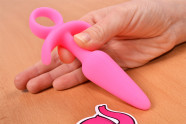 Anální kolík Pink Shining – v ruce