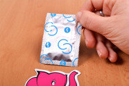 Primeros Soft Glide – kondom vytažený z krabičky