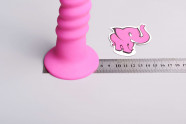 Silikonové dildo s přísavkou Hot Pink (18 cm), rozměry