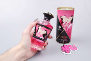 Shunga afrodiziakálny hrejivý sľúbateľný olej – Sweet Raspberry (100 ml), v ruke