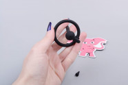 Silikonový sperma stopper s kroužkem a zátkou Pissing Pleasure (6 mm), v ruce