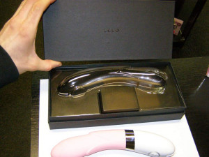 luxusní vibrátor Lelo IRIS - růžový