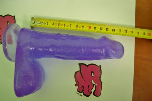 Dildo s prísavkou fialové 17cm