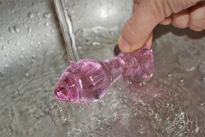 Anální kolík Flower Glass Plug pod vodou