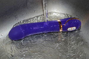 Vibrátor Front Row Purple – pod tekoucí vodou
