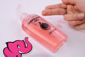 Jahoda lubrikační gel s pumpičkou na ruce