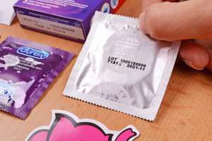Durex Feel Thin Extra Lubricated - kondóm v ruke (staršie krabička)