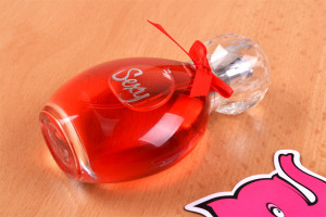 Obsessive Sexy parfüm – jobb oldali nézet az üvegről