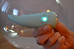 Masszázsvibrátor türkiz gyémánt fülekkel - megvilágított fény