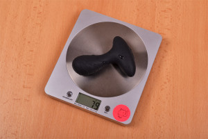 Vibračný análny kolík Pulsing Pleasure - vážime kolík, stolný váha ukazuje 79 g
