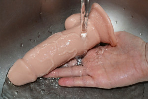Műpénisz tapadókoronggal Small Nature - kézi mosás