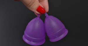 Libicup menstruációs csésze, kézben