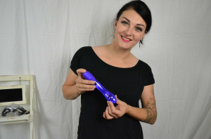 Plastový vibrátor Purple Lightning, Karin