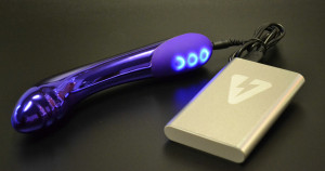 Plastový vibrátor Purple Lightning, Powerbanka