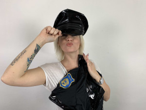 Obsessive kostým Sexy Police, Verča