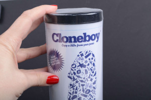 CloneBoy péniszöntő készlet, kézben