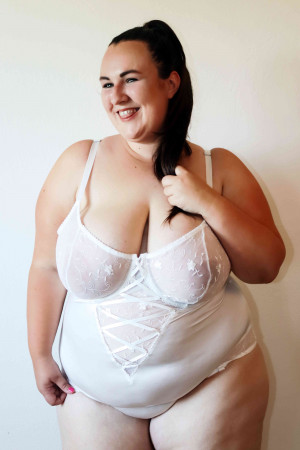 Plus size perleťově bílé body Suspenders – testerka Denča