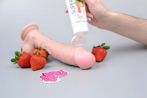 SUPERGLIDE jahodový lubrikační gel Strawberry (75 ml), na dildu