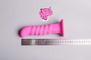 Silikonové dildo s přísavkou Hot Pink (18 cm), rozměry