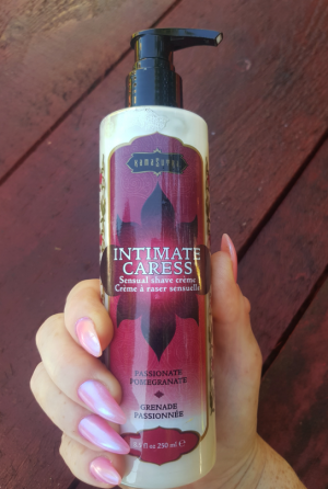 KamaSutra luxus borotvakrém a selymes borotválkozásért Gránátalmavirág (250 ml)