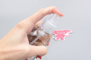 Dezinfekcia Toy Cleaner (150 ml), v ruke