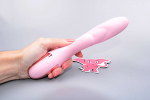 Nahrievací vibrátor s výbežkom na klitoris Lissy, ovládanie