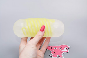 Tenga Spinner Shell masturbátor (13 cm), v ruce
