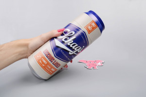 Masturbátor Beer Can Luscious Lager (20 cm), v ruke