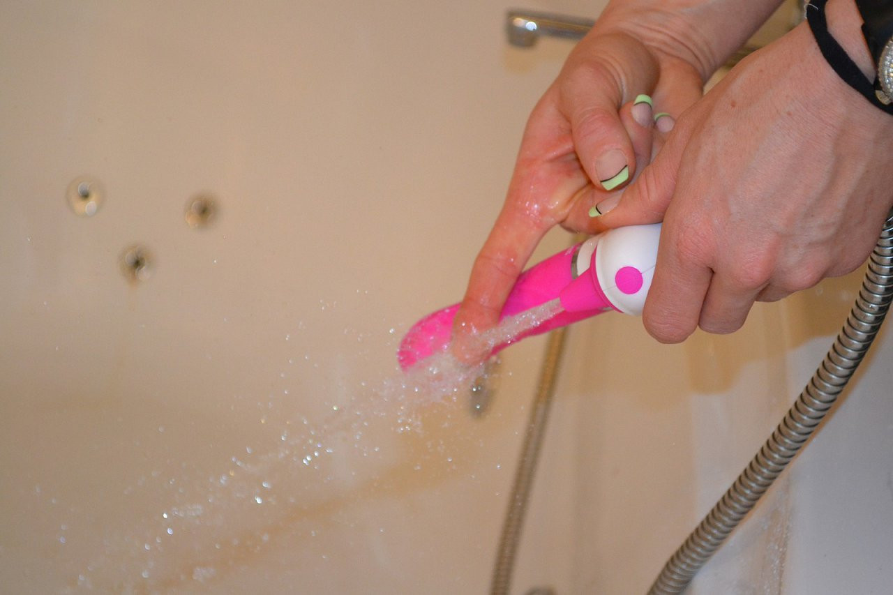 Vibrátor H2O Drop Pink strieka vodu