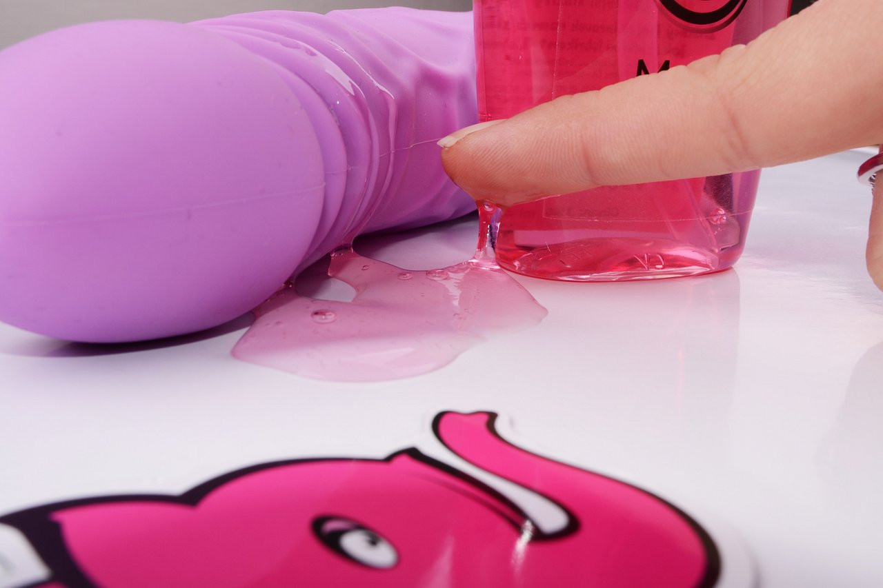 Malina, lubrikační gel – ukazujeme, jak je elastický