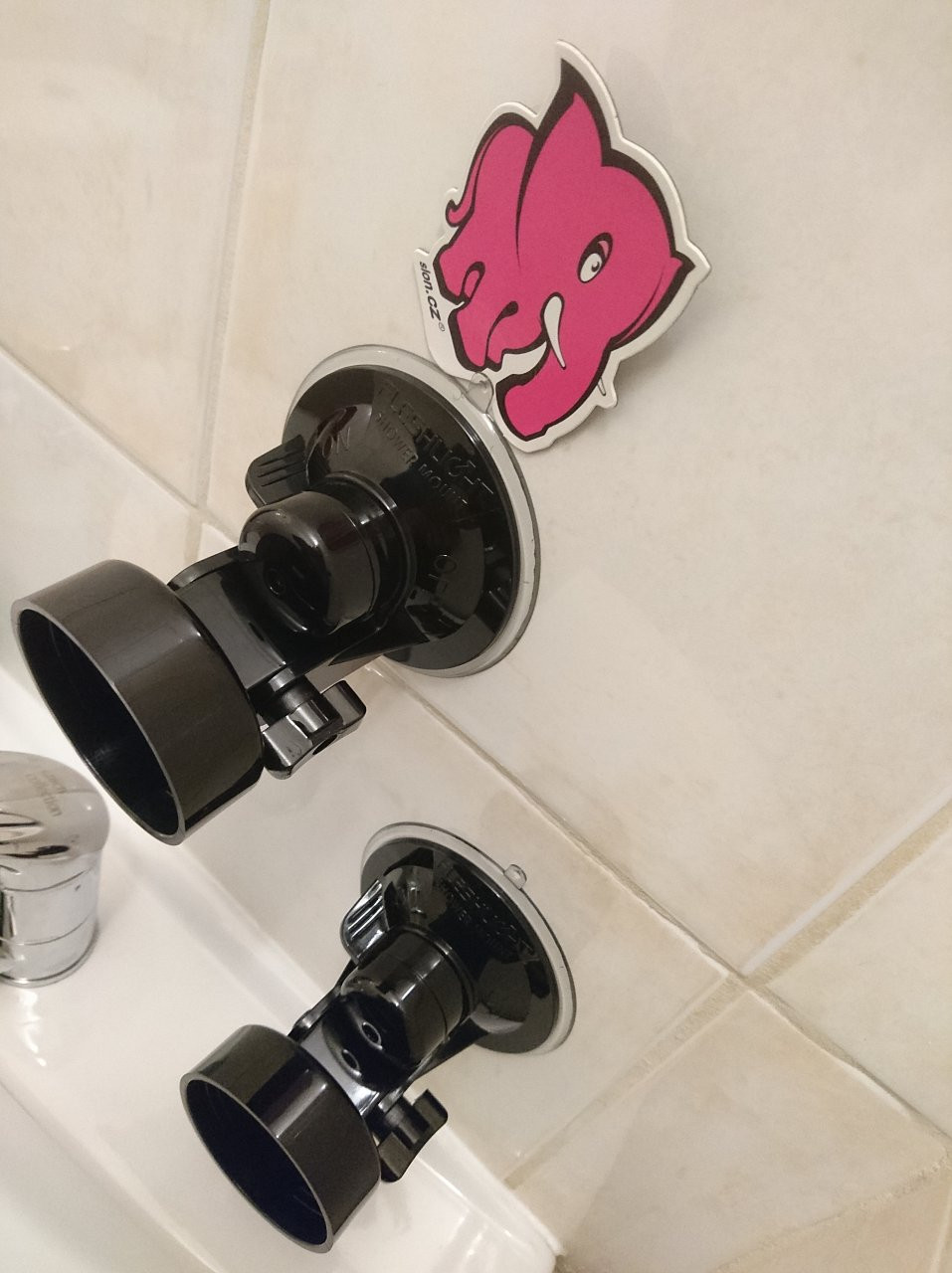 A Fleshlight zuhanytartó tartó egy elefántot fog tartani a fürdőszobában