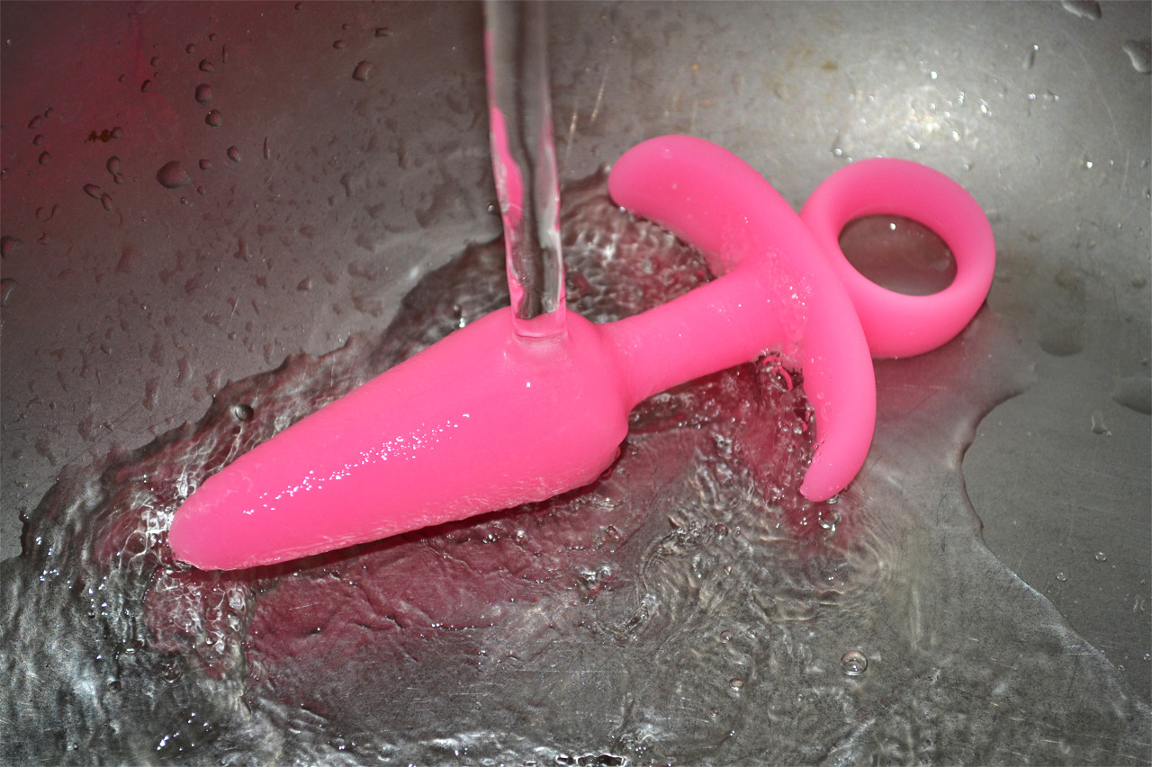 Pink Ragyogó anális dugó, víz alatti mosás