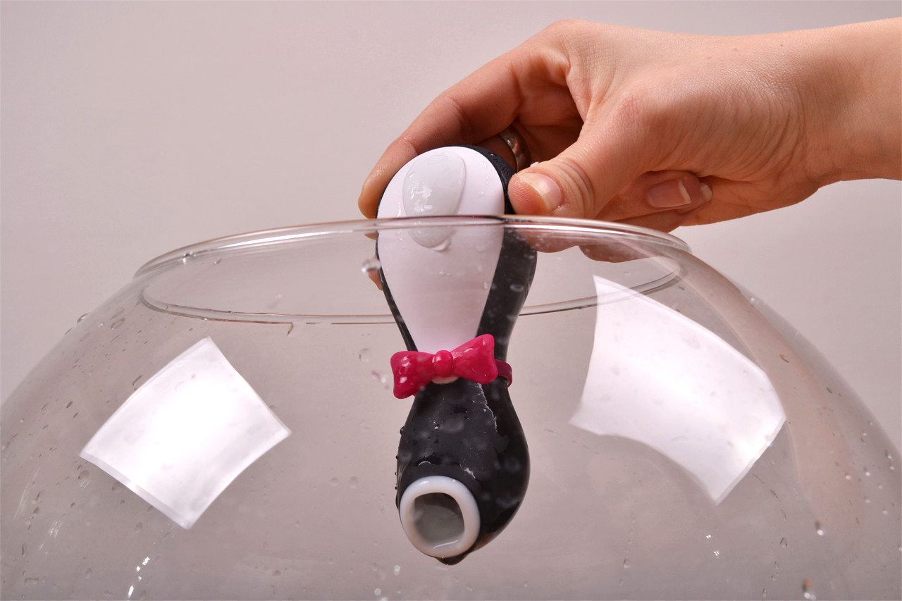 Satisfyer Pro Penguin – ponořování do nádoby s vodou