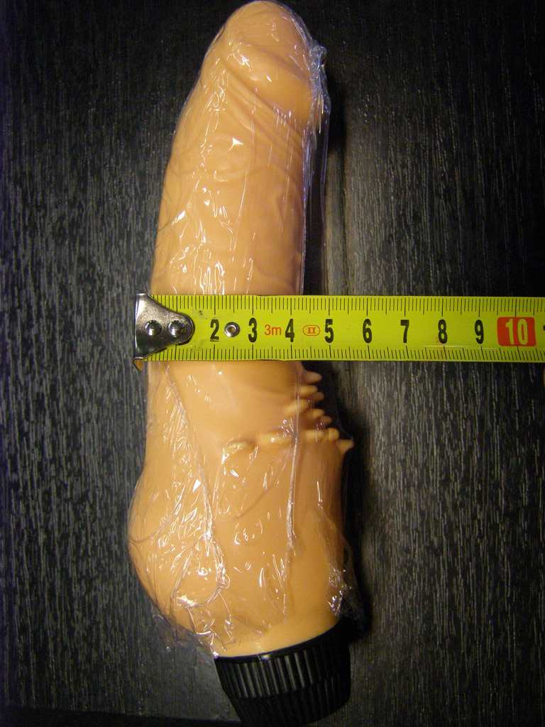 Latex vibrátor 18 cm-es bordákkal