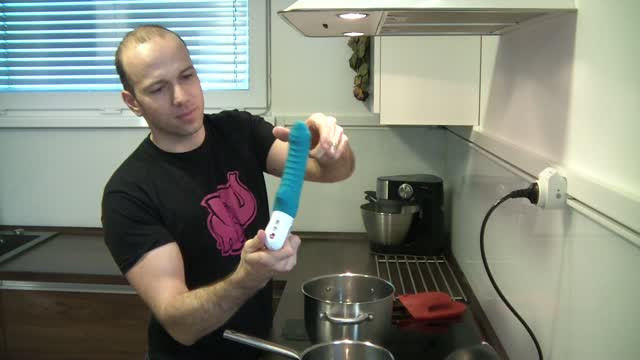 video: Adam testuje v kuchyni odolnost Fun Factory Tiger G5