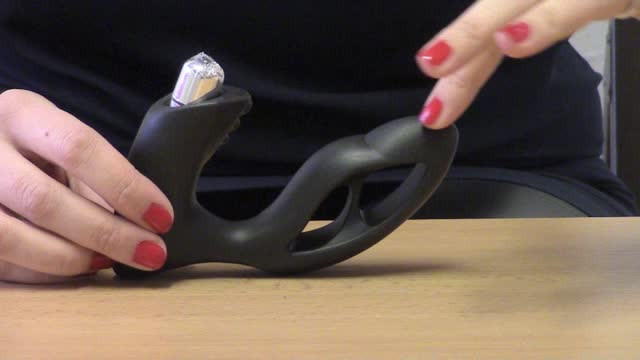 video: Karin předvádí roztahovací anální kolík Xpander