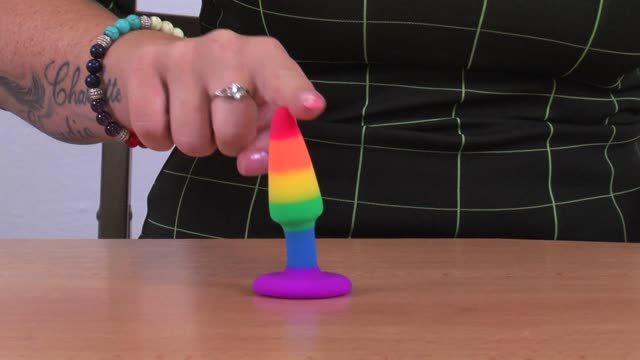 video: Verča předvádí Anální kolík s přísavkou Rainbow Euphoria