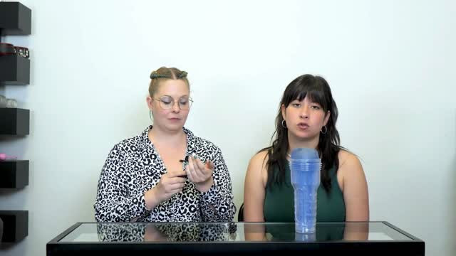 video: Anet s Nikčou a Vibrační patrona Bullet Pro (9 cm)