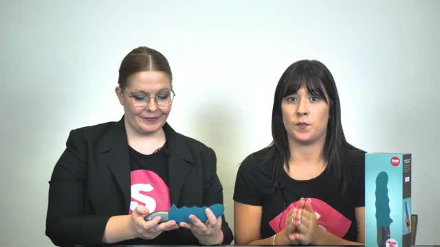 cz videó: Niki és Anet bemutatja a Fun Factory Stronic Surf handsfree pulzátort (20,3 cm)