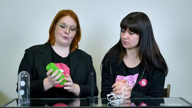 video: Nikča s Anet představují Masturbátor s nahřívacím stojánkem Empyrean Forge Tube (19 cm)